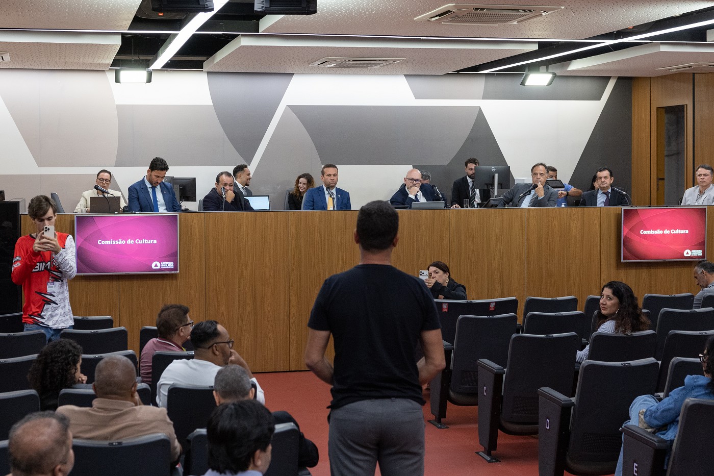 Comissão de Cultura - debate sobre limite de gastos com shows e eventos nos municípios mineiros