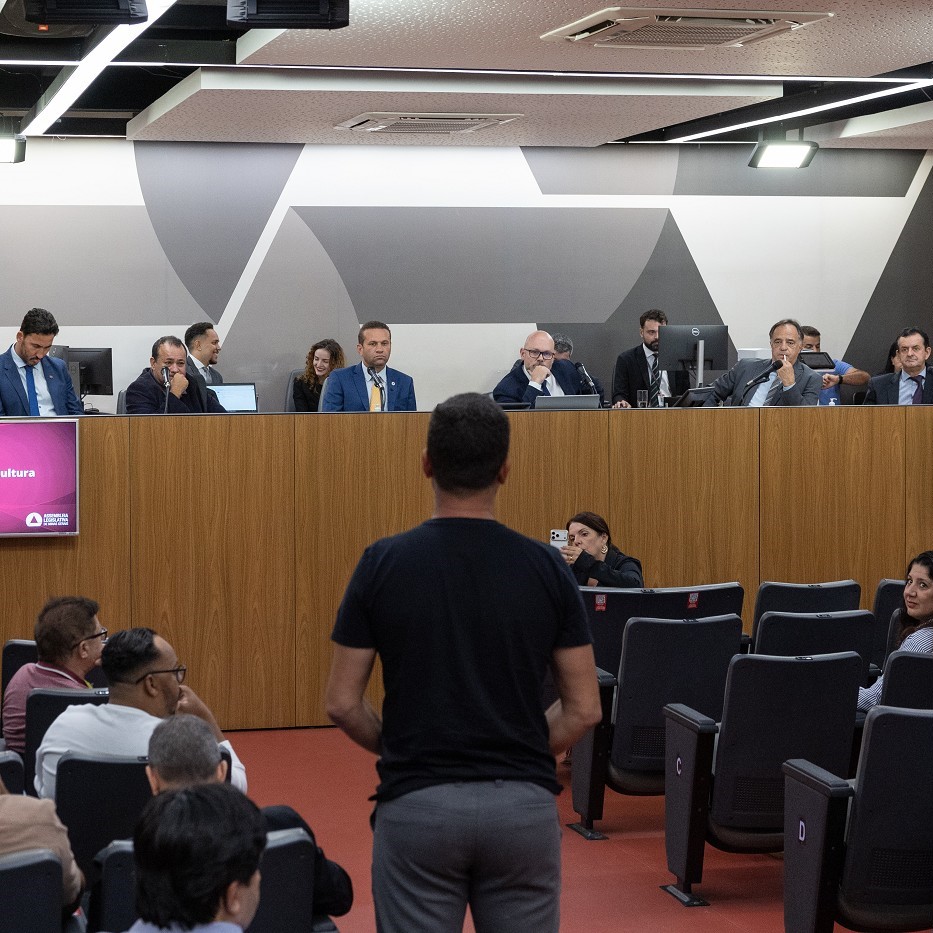Deputados querem limitar o uso do dinheiro das prefeituras para custear shows e rodeios no Estado