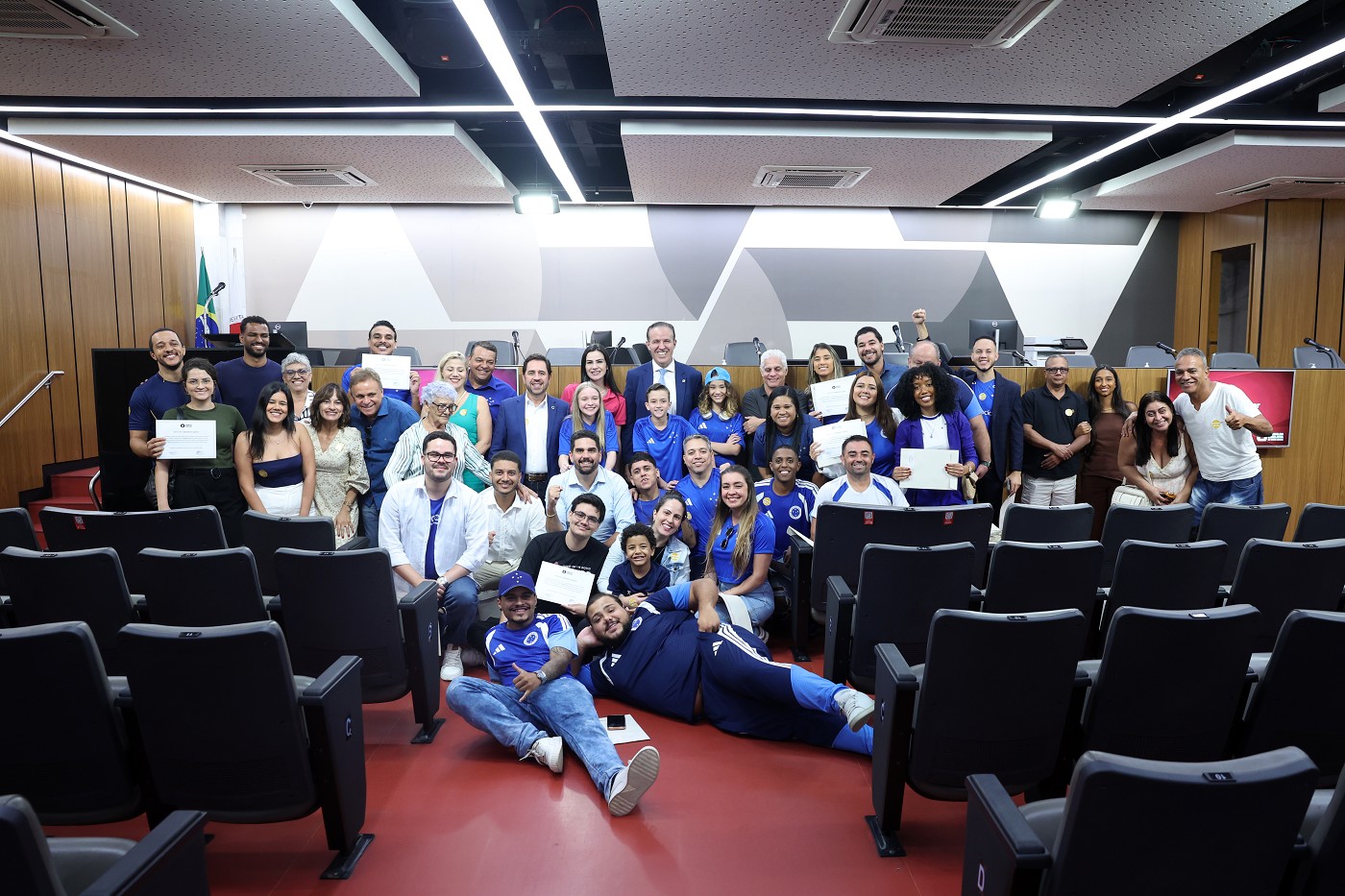 Comissão de Esporte, Lazer e Juventude - entrega de diplomas referentes aos votos de congratulações com influenciadores digitais cruzeirenses