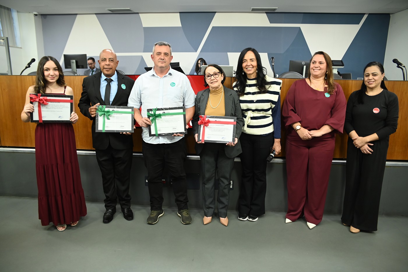 Comissão de Educação, Ciência e Tecnologia - entrega de votos de congratulações com personalidades que se destacaram por sua atuação em prol da educação