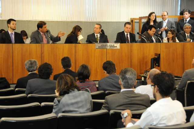 A reunião aconteceu no Auditório, na manhã desta segunda-feira (13)