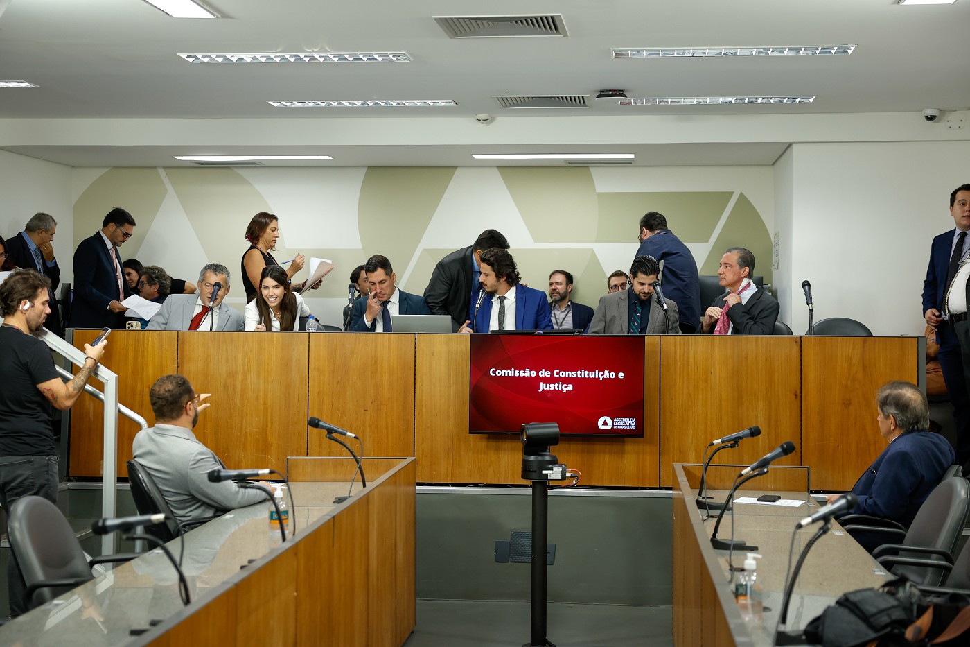 Comissão de Constituição e Justiça - análise de proposições