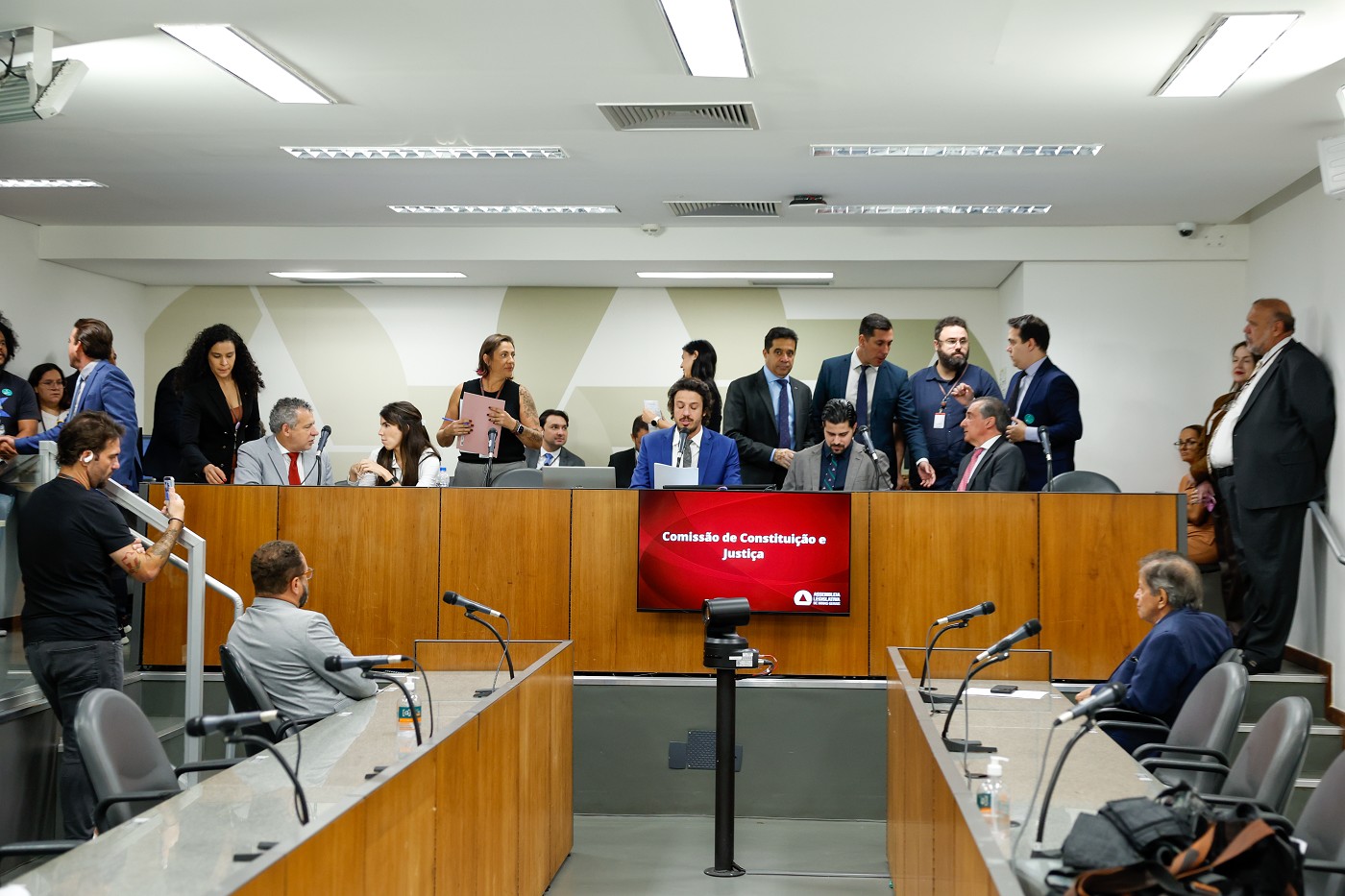 Comissão de Constituição e Justiça - análise de proposições
