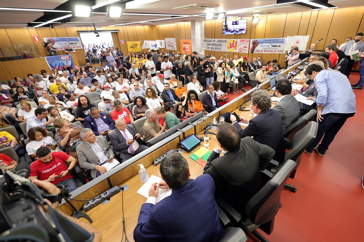 Comissões do Trabalho e de Direitos Humanos - debate sobre o fim da jornada 6x1