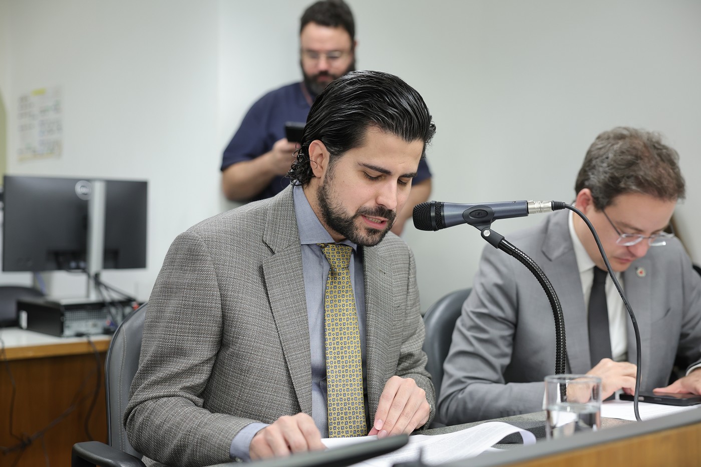Comissão de Constituição e Justiça analisa proposições
