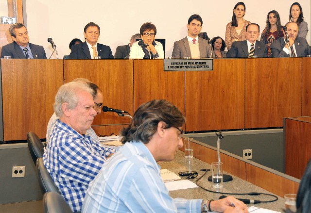 Deputados cobraram maior atuação da Polícia Ambiental e do Ministério Público na fiscalização