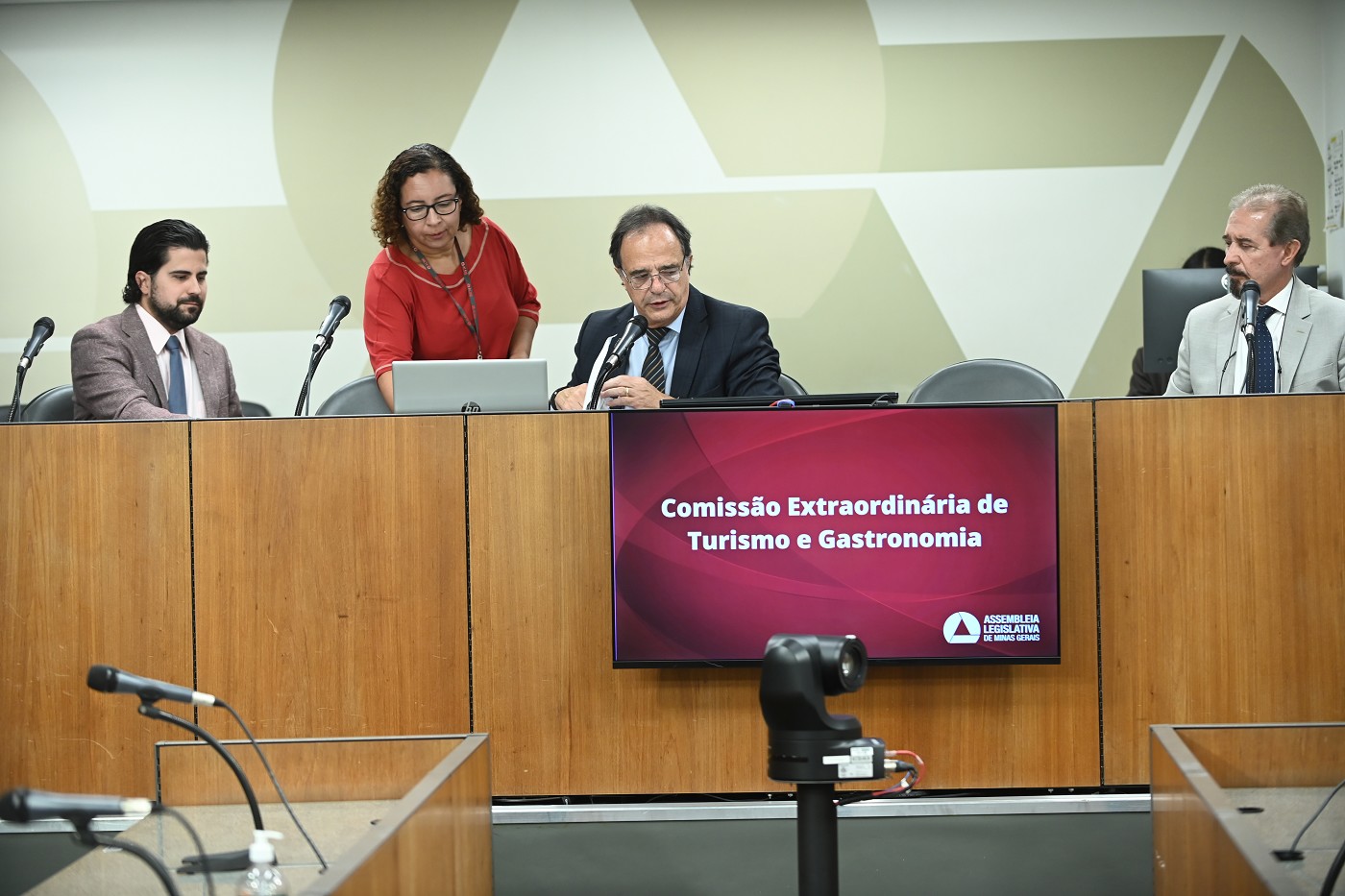 Comissão Extraordinária de Turismo e Gastronomia - análise de proposições