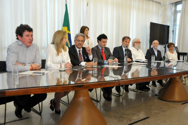 O teólogo Leonardo Boff participou de audiência pública da Comissão de Direitos Humanos sobre democracia e participação popular