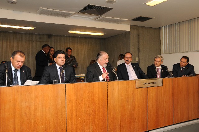 Deputados analisaram parecer de 1º turno ao PL 1.839/11