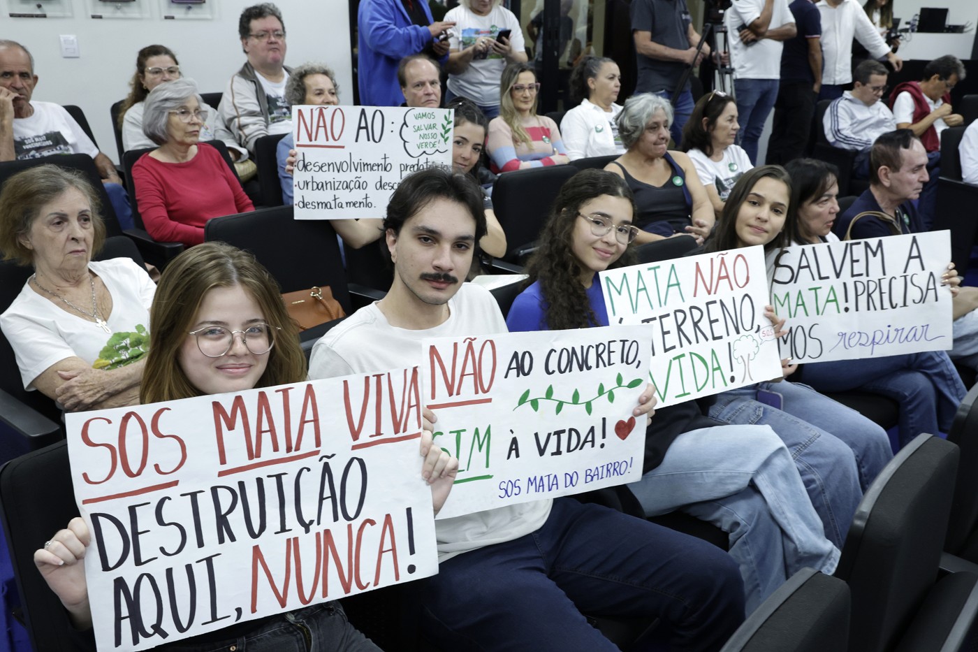 Comissão de Meio Ambiente e Desenvolvimento Sustentável - debate sobre o adensamento urbano na área conhecida como Mata dos Funcionários, em Timóteo