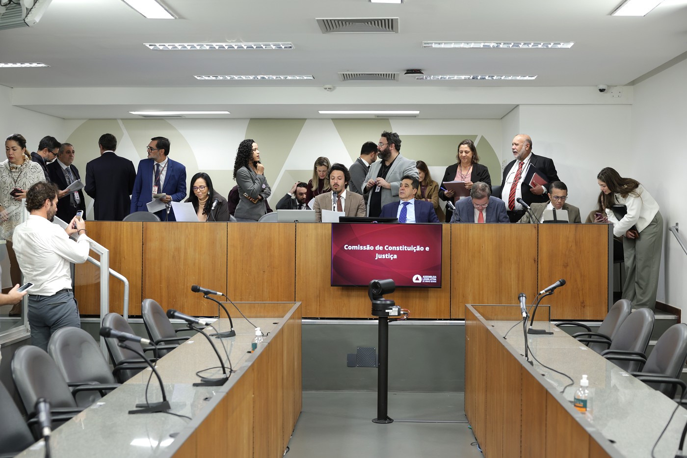 Comissão de Constituição e Justiça - análise de proposições