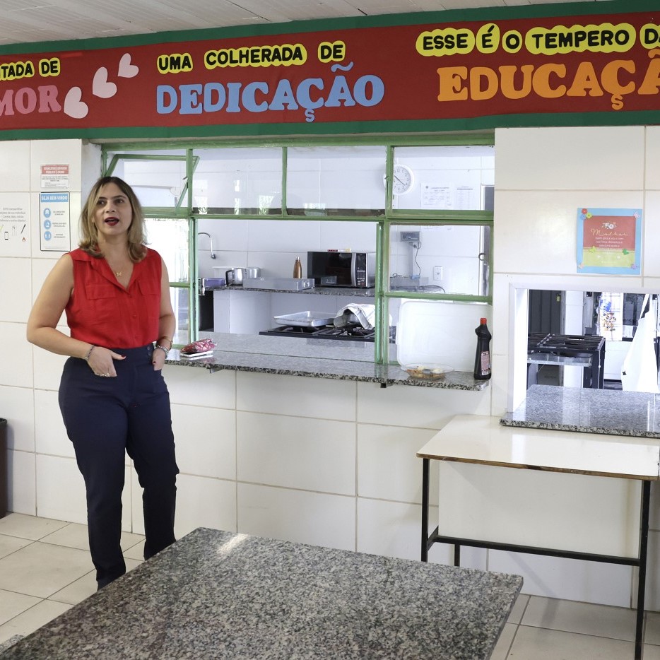 Norte - Parlamentar visita, em Montes Claros, escolas que terão gestão privatizada