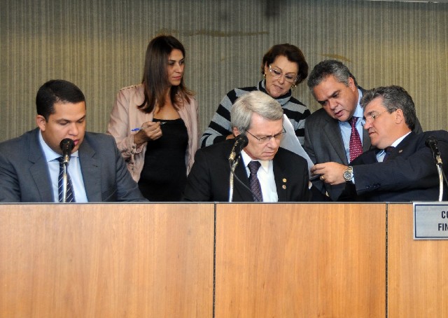 O relator, deputado João Vítor Xavier (à esq.), opinou pela aprovação do projeto