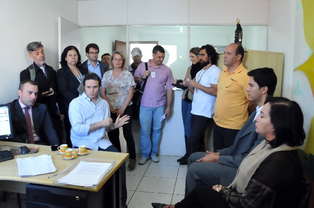 Deputados disseram que recebem queixas da população de que não conseguem sequer entrar em contato via telefone com a delegacia, criada em 2013