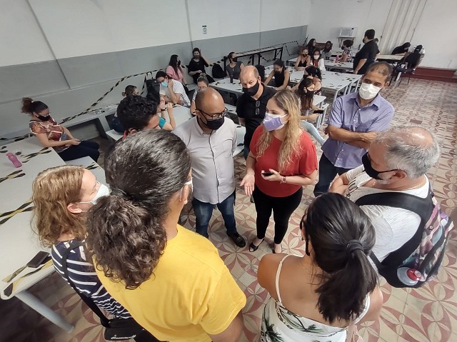 Em visita anterior à Escola Desembargador Rodrigues Campos, comunidade disse que não quer a fusão - Arquivo ALMG