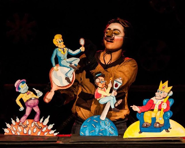 A peça apresenta as aventuras do Pequeno Príncipe e suas descobertas por diferentes planetas