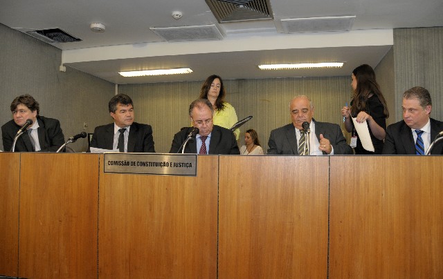 Comissão de Constituição e Justiça se reuniu na tarde desta quinta-feira (5)