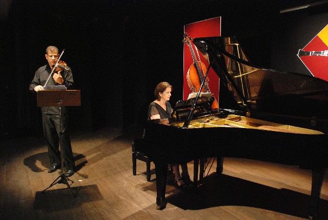 A nota final é resultante da média das notas de cada membro da banca de avaliação