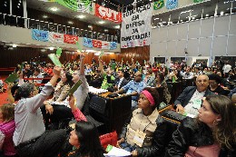 A plenária final (foto) e os encontros regionais do Fórum Estadual da Educação somaram 3.711 participantes