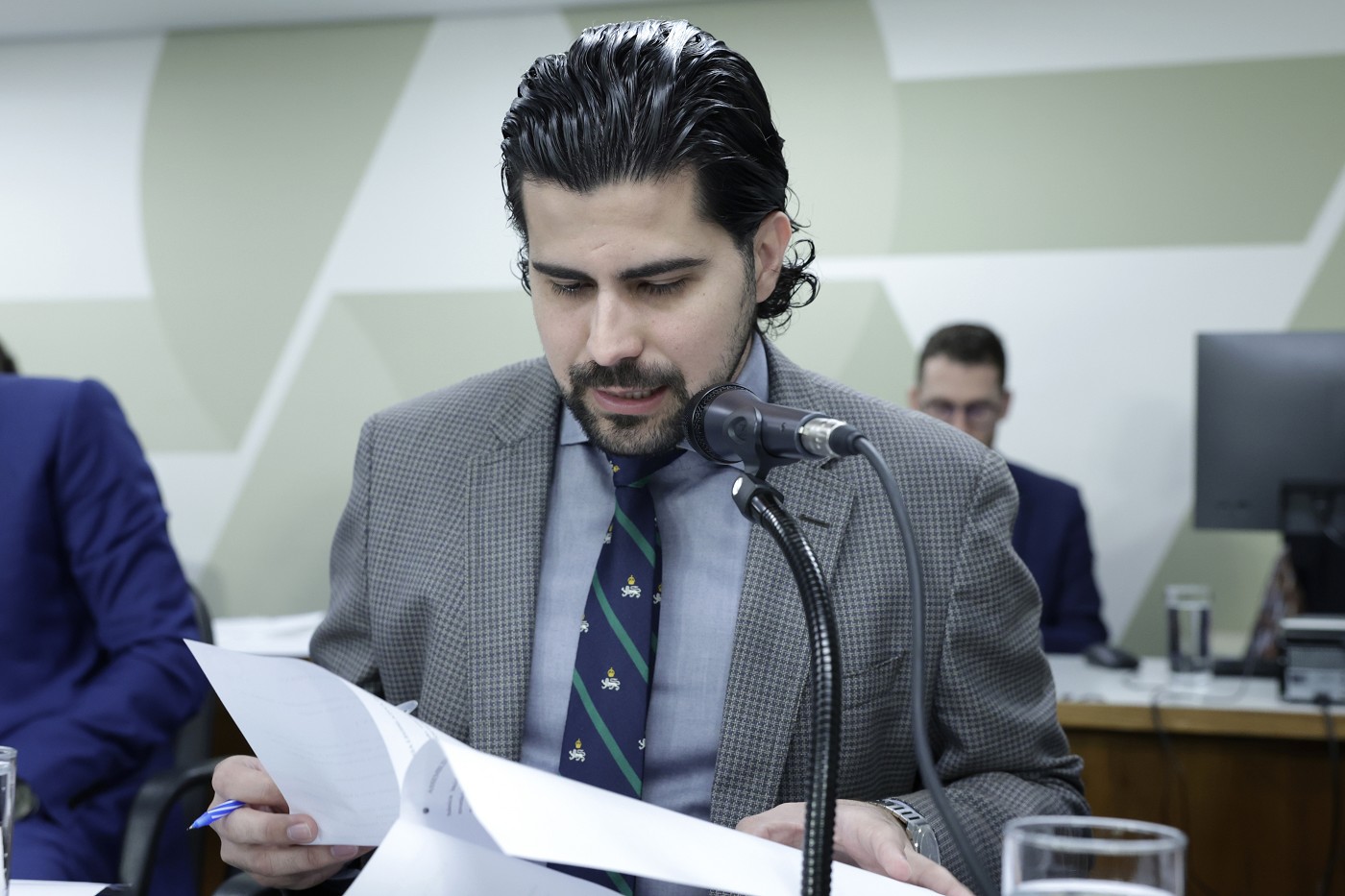 Comissão de Constituição e Justiça analisa proposições