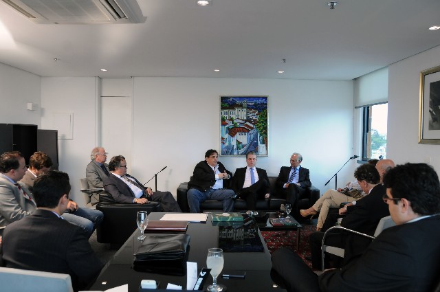 Participaram do encontro deputados estaduais e secretários de Estado do PMDB