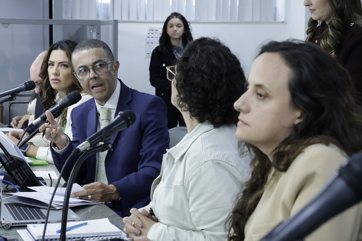 Comissão de Defesa dos Direitos da Pessoa com Deficiência - debate sobre atraso na entrega de livros para pessoas com deficiência visual