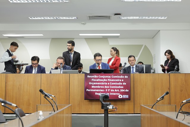 Comissão de Fiscalização Financeira e Orçamentária e Comissão de Membros das Comissões Permanentes - Art. 204 do Regimento Interno