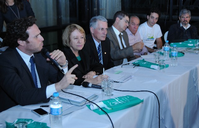 Deputados Fred Costa, Luzia Ferreira, Rogério Correia e Délio Malheiros participaram da reunião no PIC Pampulha