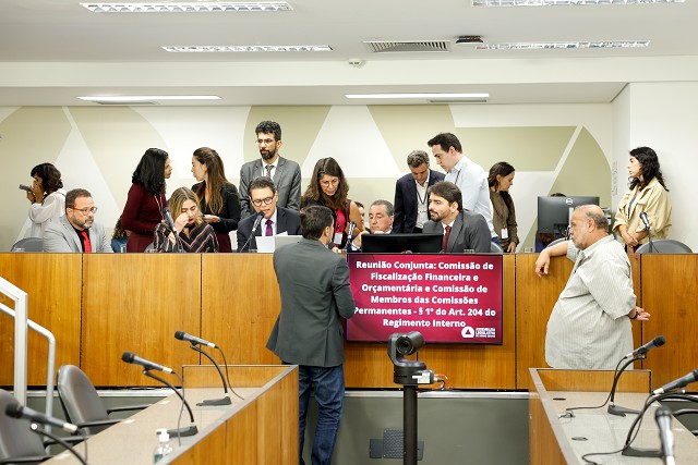 Comissão de Fiscalização Financeira e Orçamentária e Comissão de Membros das Comissões Permanentes - Art. 204 do Regimento Interno