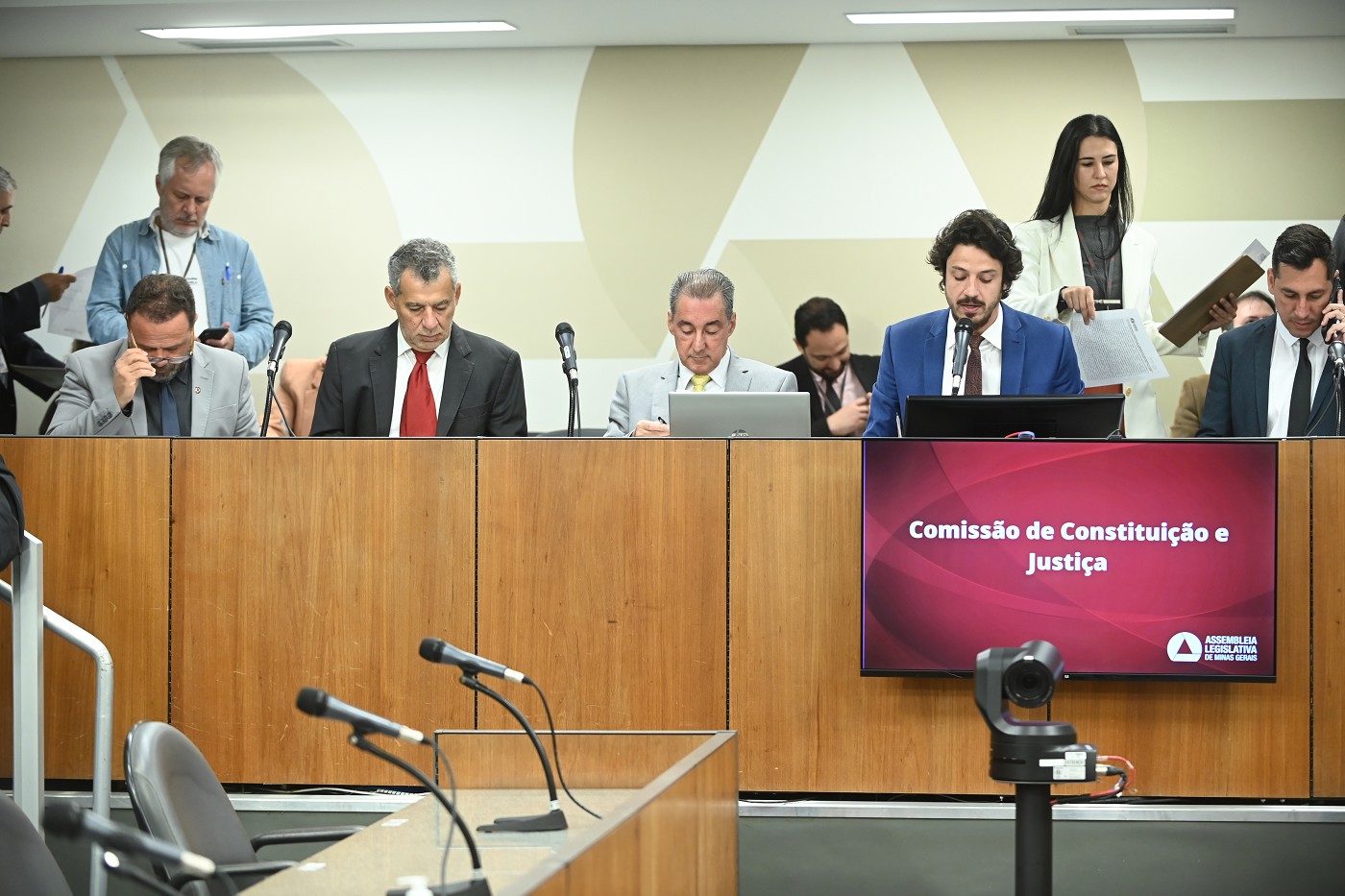 Comissão de Constituição e Justiça - análise de proposições