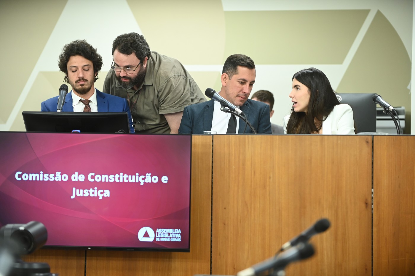 Comissão de Constituição e Justiça - análise de proposições