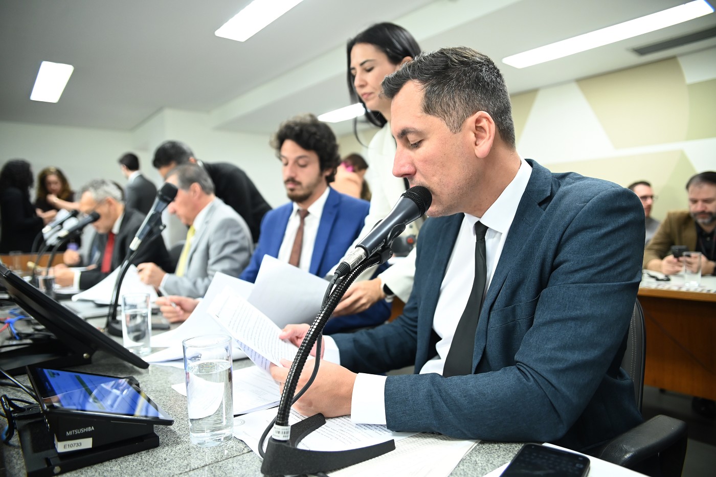 Comissão de Constituição e Justiça - análise de proposições
