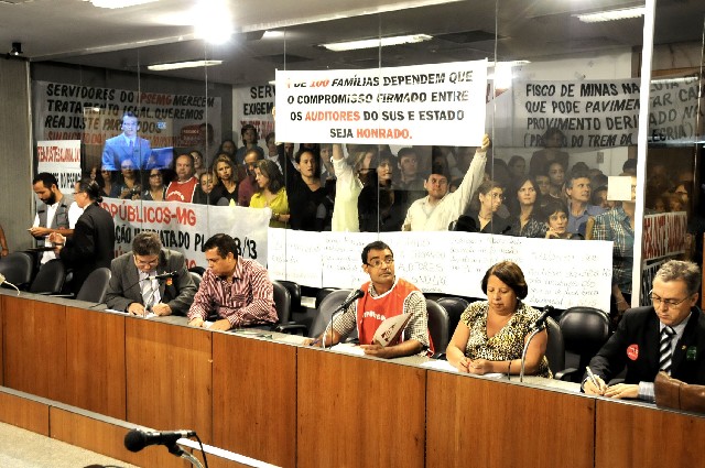 Representantes de cinco categorias do funcionalismo fizeram críticas e apresentaram sugestões para a matéria