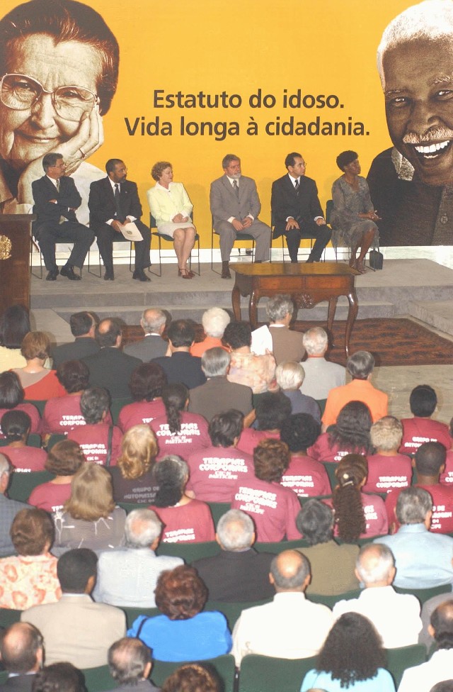 O Estatuto do Idoso foi lançado oficialmente pelo ex-presidente Lula em outubro de 2003