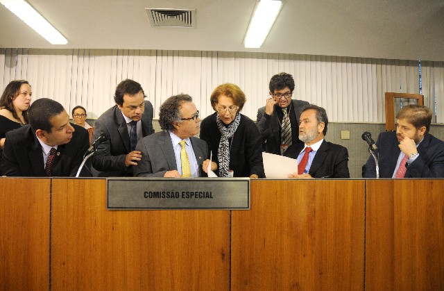 O governador Fernando Pimentel vetou a criação da Secretaria de Estado de Recursos Humanos, que seria desmembrada da Secretaria de Planejamento e Gestão e teria estrutura própria