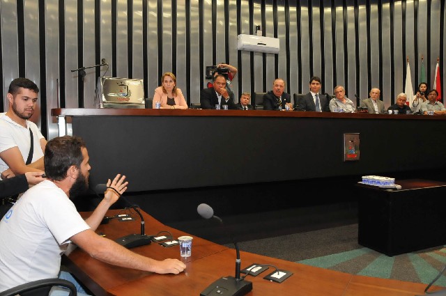 Comissão de Meio Ambiente realizou audiência pública para discutir a poluição do Lago Azul, no município vizinho de Pará de Minas