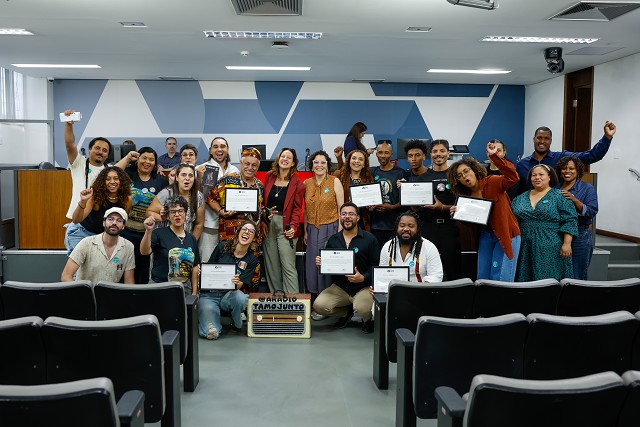Comissão de Direitos Humanos - entrega de votos de congratulações ao projeto contemplado pelo edital 