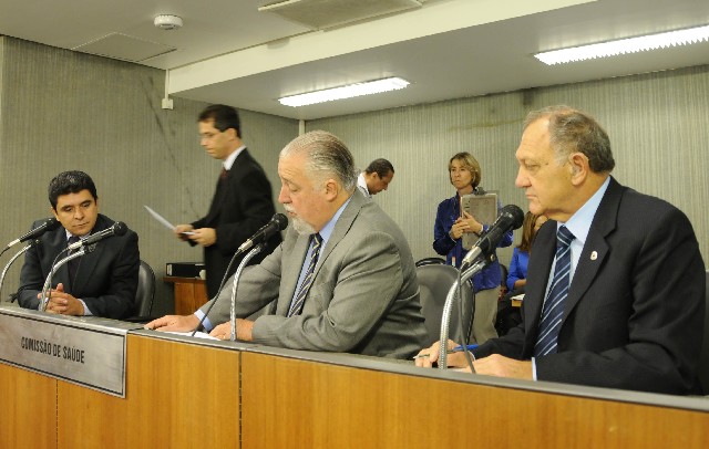 Denúncia em jornal de que o IML estaria lançando rejeitos em ribeirão motiva audiência