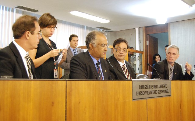 Para Rogério Correia (à dir.), autor do requerimento, debate do PL deve envolver organizações ambientais e sociais