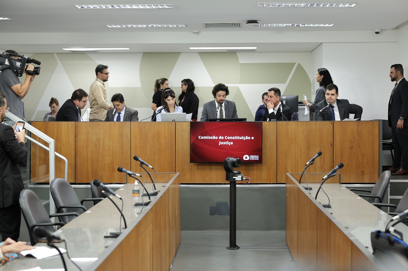 Comissão de Constituição e Justiça - análise de proposições