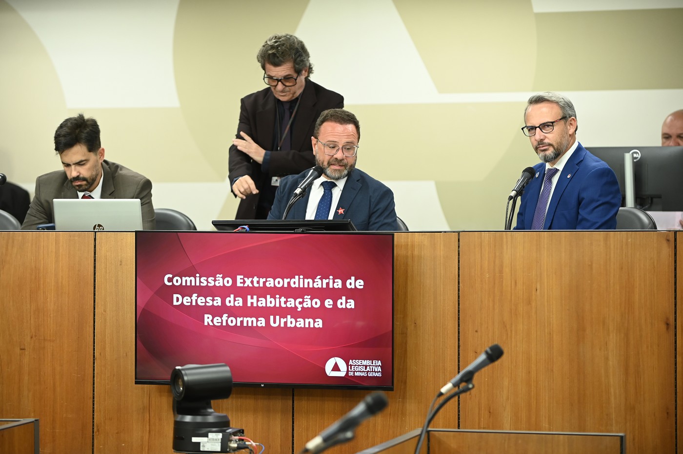 Comissão Extraordinária de Defesa da Habitação e da Reforma Urbana - análise de proposições