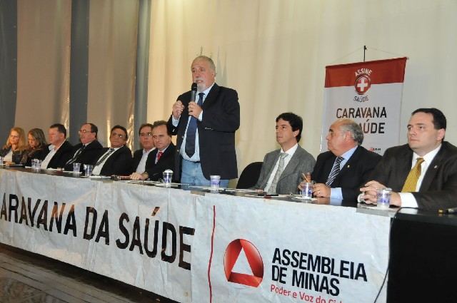 O deputado Carlos Mosconi lamentou o descaso da União com a saúde pública