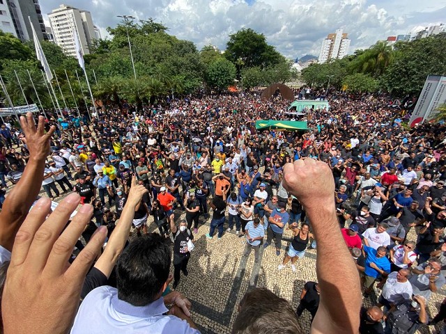 Servidores se reuniram na Praça da Assembleia