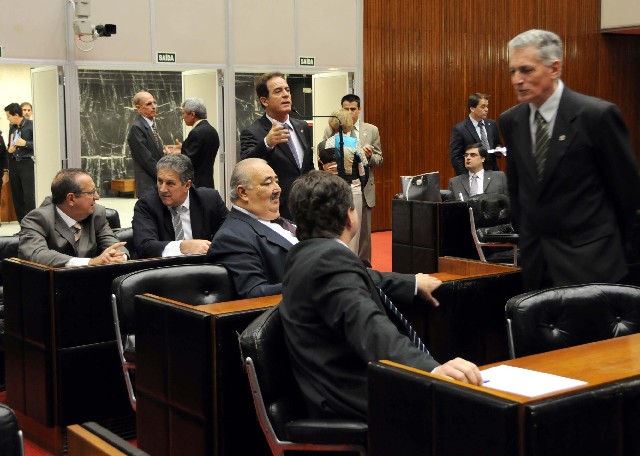 PL foi aprovado na forma do substitutivo nº 1, da CCJ, e com a emenda nº 1, da Comissão de Administração Pública