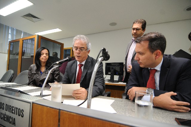 Os autores do requerimento da audiência são Ione Pinheiro, Duarte Bechir e Arnaldo Silva