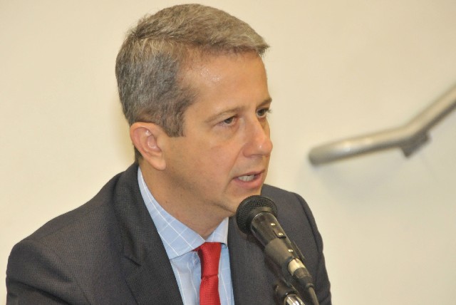 Carlos Eduardo criticou a proposta da Samarco de construir novo dique em Bento Rodrigues