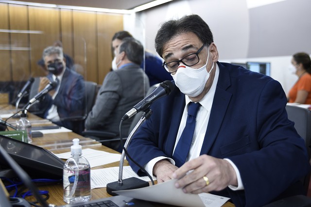 O relator da matéria e presidente da comissão, deputado Sávio Souza Cruz, alterou o projeto original para garantir isonomia no tratamento dos servidores em relação à retroação do reajuste
