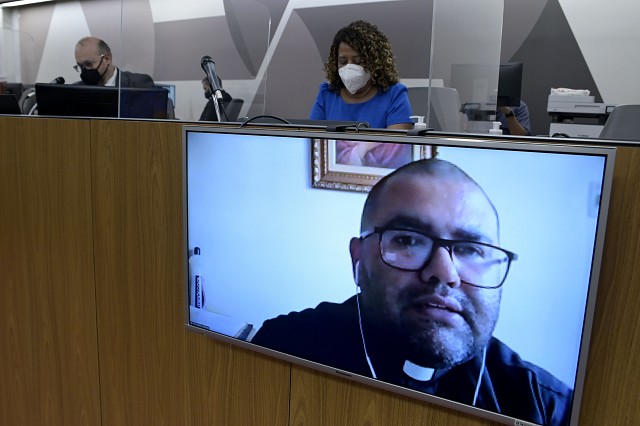 Para o padre Mateus Silva, a realidade das escolas estaria longe da situação ideal de humanismo