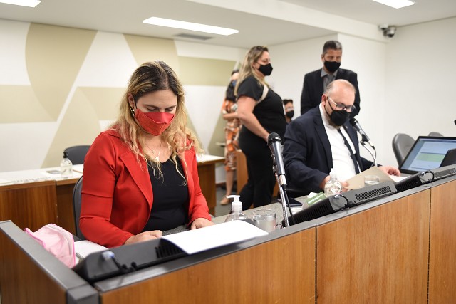 Beatriz Cerqueira e Professor Cleiton sabatinaram os seis indicados
