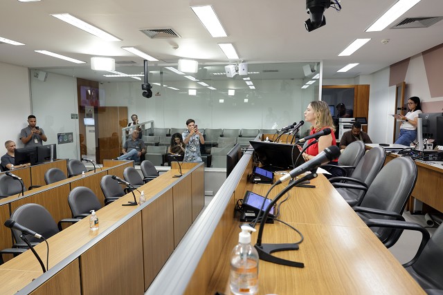 Comissão de Educação, Ciência e Tecnologia - debate sobre contratos da Secretaria de Educação